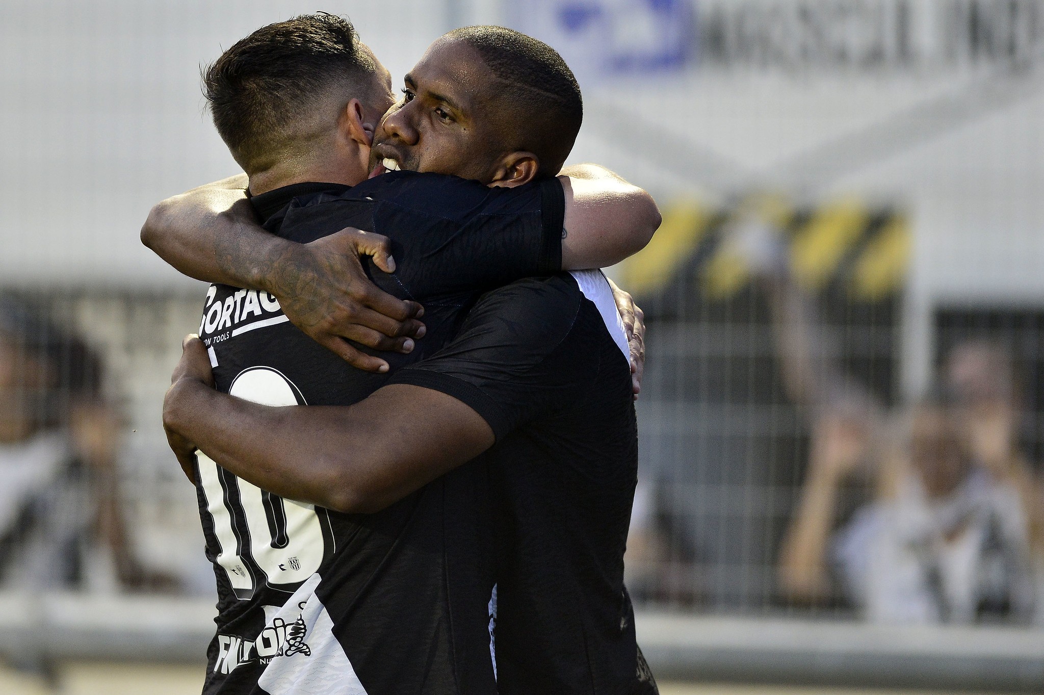 Com artilheiro na lista, nove jogadores ficam sem contrato com a Ponte após o título da Série C