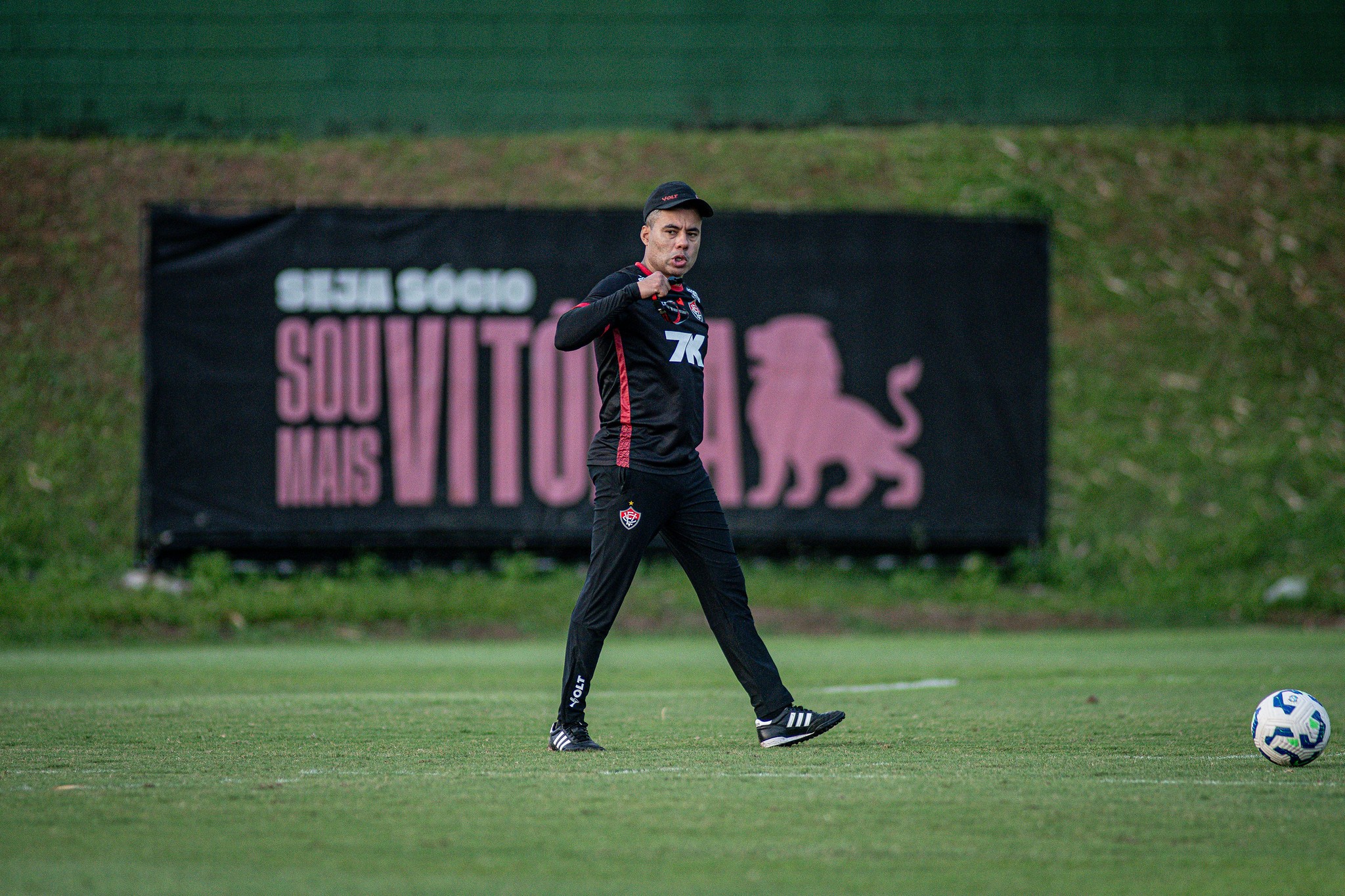 Vitória entra na última Data Fifa com o desafio de resolver ataque e recuperar laterais