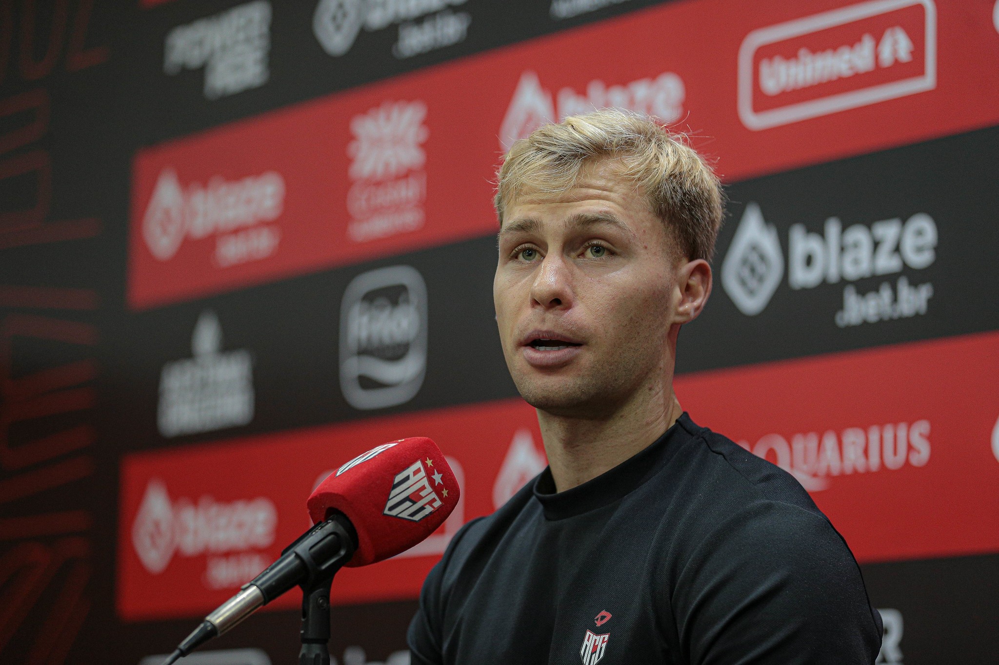 Atlético-GO tenta ampliar empréstimo de Ronald junto ao Grêmio