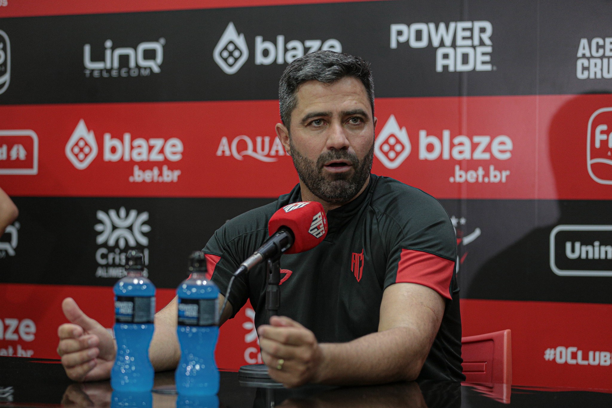 Acesso? Após vitória, Lacerda fala sobre chances do Atlético-GO, mas é cauteloso: “Jogo a jogo