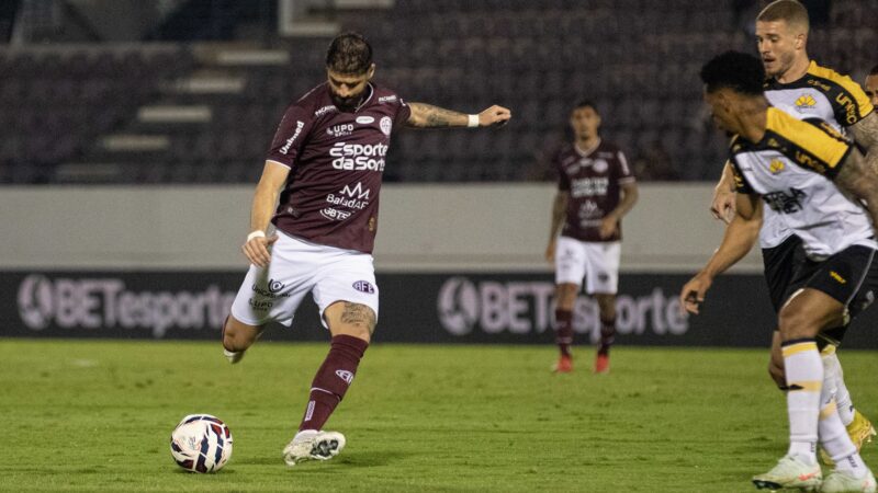 Ferroviária finaliza 25 vezes mais que o Criciúma em empate sem gols