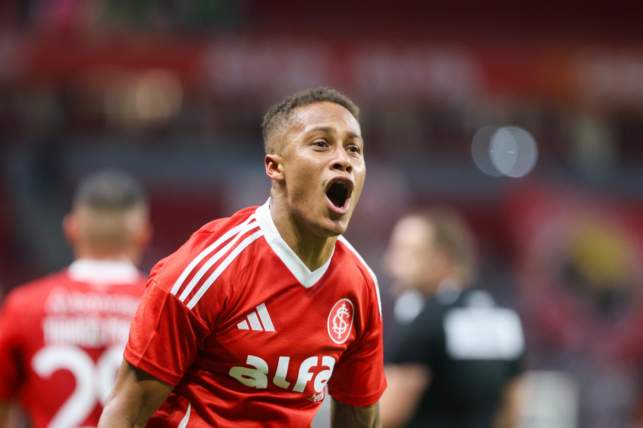 Artilheiro do Inter de Ramón Díaz, Vitinho assume protagonismo ao retomar função