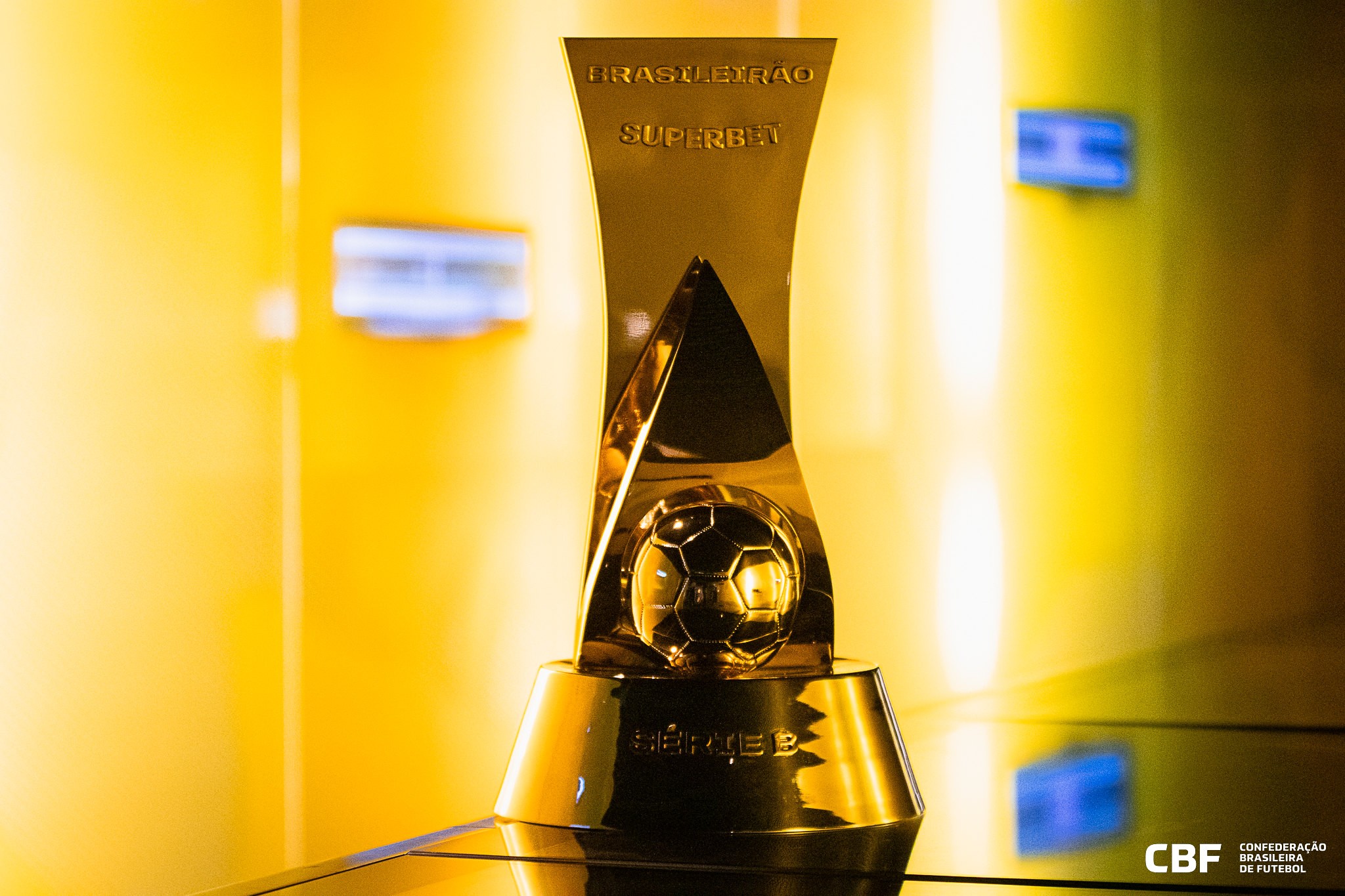 Clima de final: Athletico e Coritiba vão ter telões para exibir a última rodada da Série B