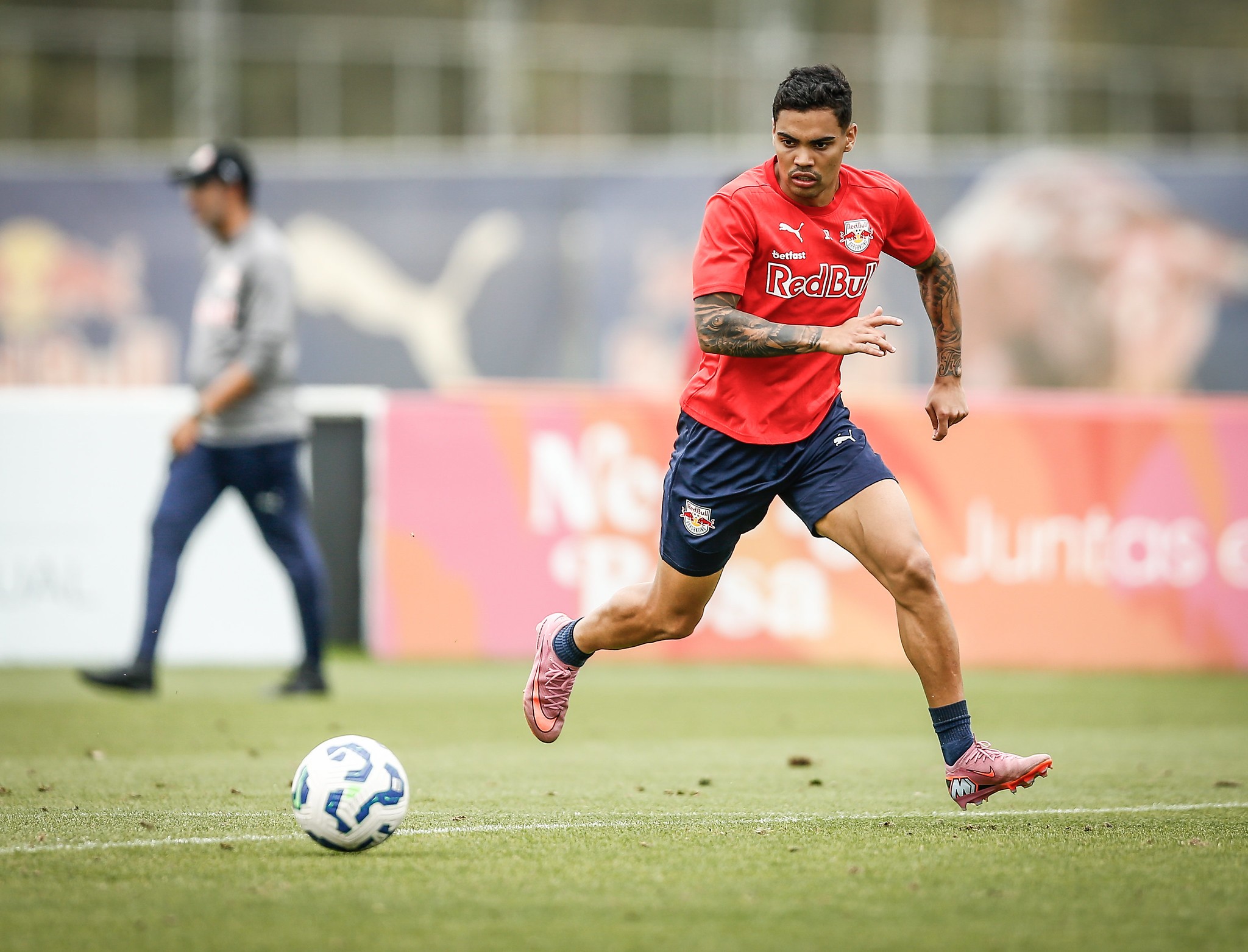 Bragantino se reapresenta após derrota para o Flamengo, e Vinicinho volta a treinar com elenco