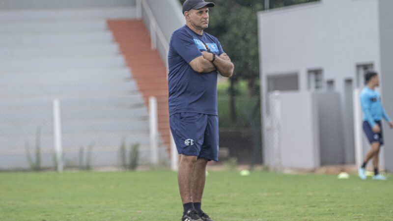 Azambuja analisa troca de técnicos e aposta em “encaixe” para salvar Ferroviária da queda
