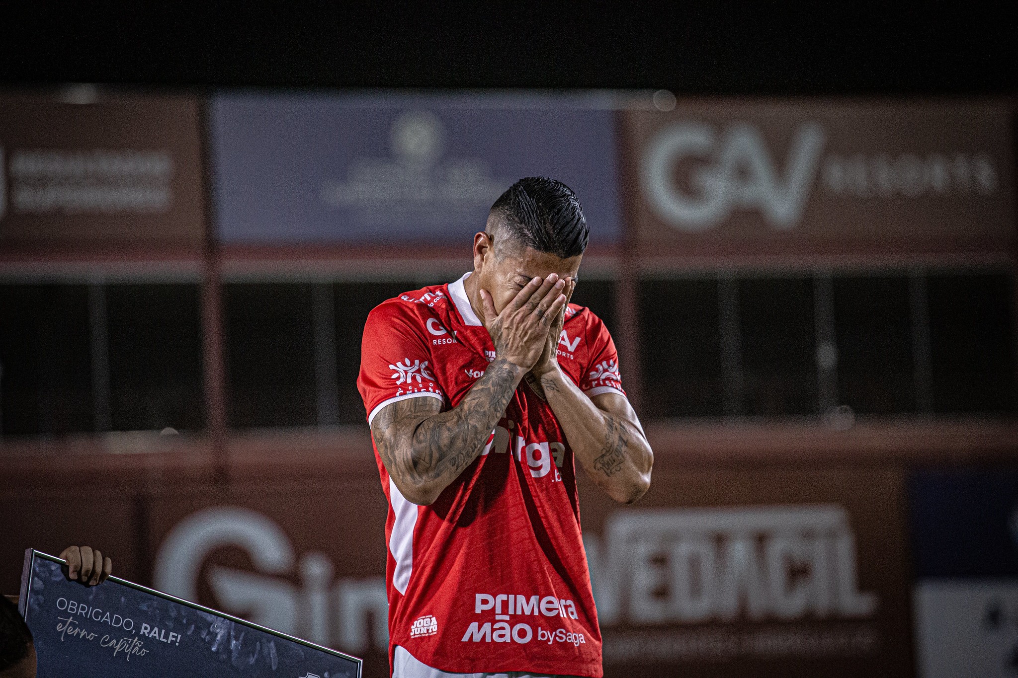 Aos 41 anos, Ralf se emociona na despedida do Vila Nova: “Aprendi a amar esse clube”