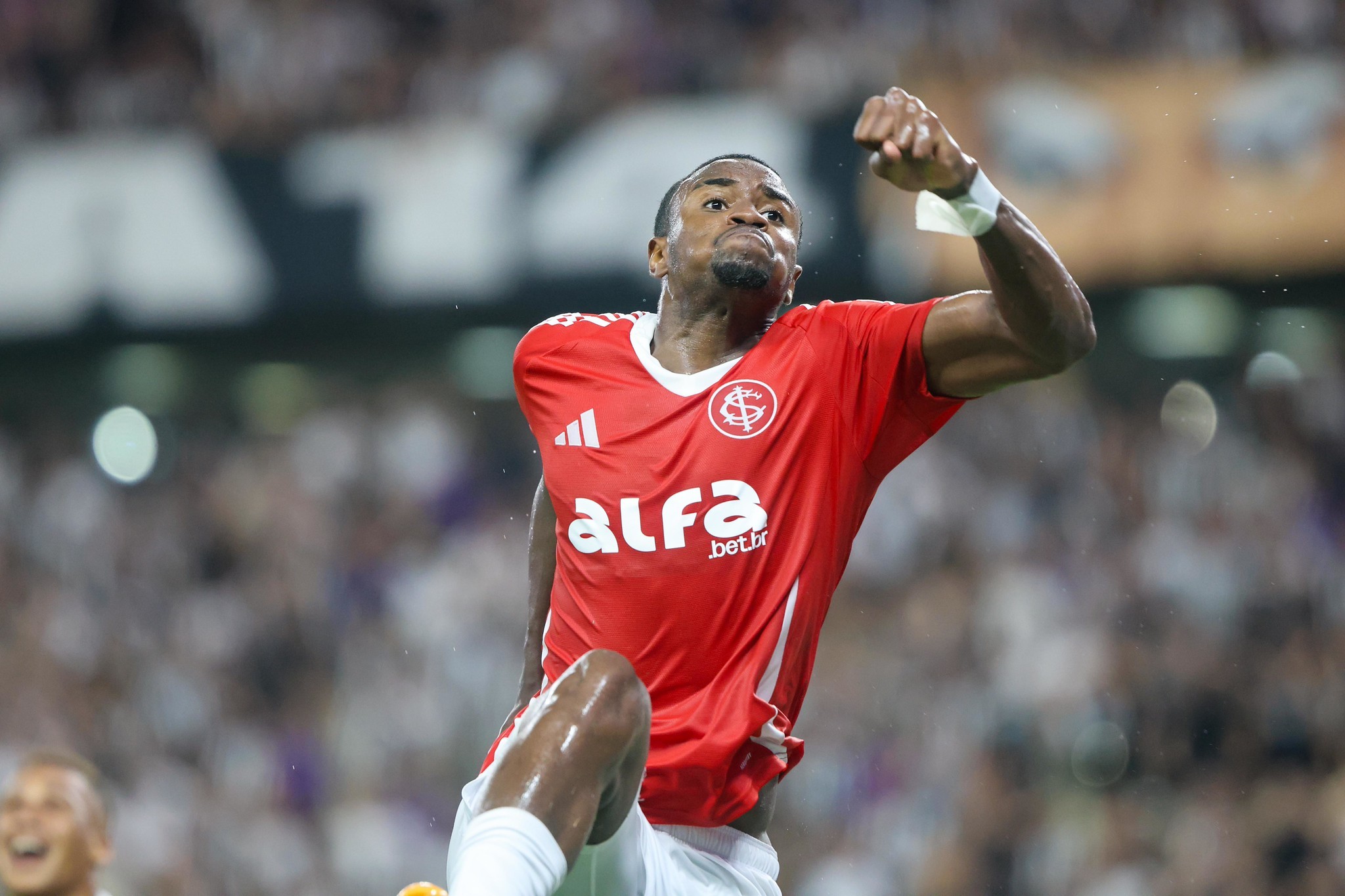 O nome dele é Ricardo Mathias