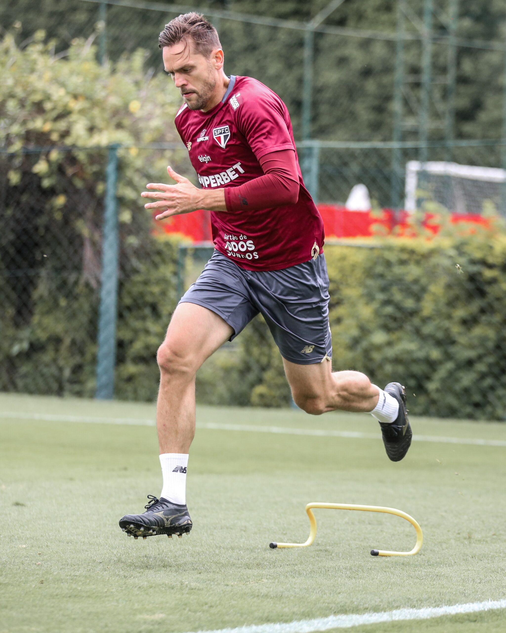 Rafael Tolói se recupera bem e deve reforçar o São Paulo contra o Fluminense
