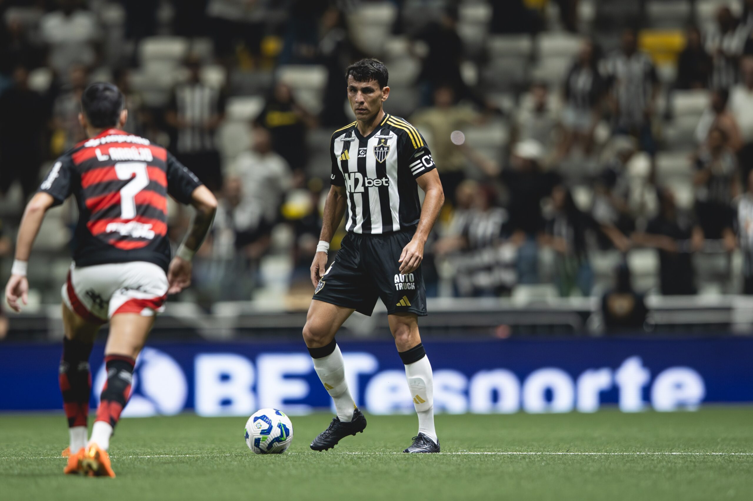 Capitão do Atlético-MG, Alonso pede desculpas a torcedores por discussão no Paraguai