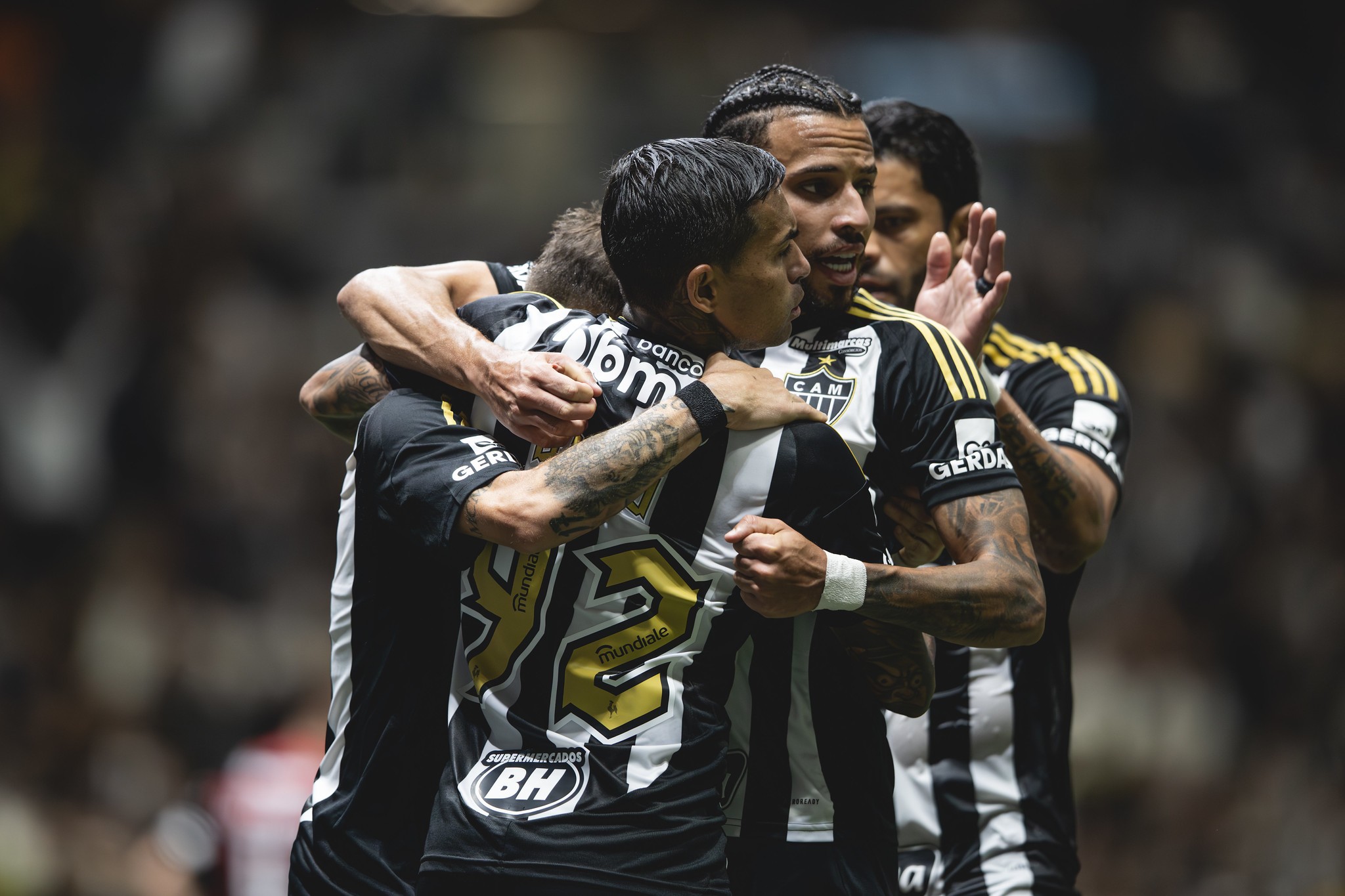 Análise: Atlético-MG suporta pressão, cede empate no fim e breca título do Flamengo na Arena MRV