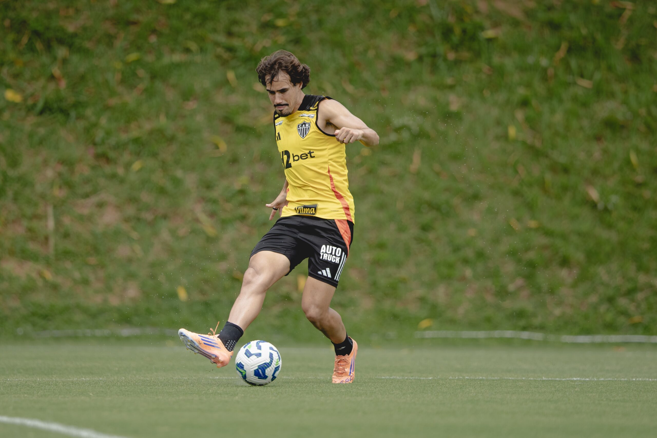 Escalação do Atlético-MG: Sampaoli tem volta de titular e dúvida na zaga para enfrentar o Fortaleza