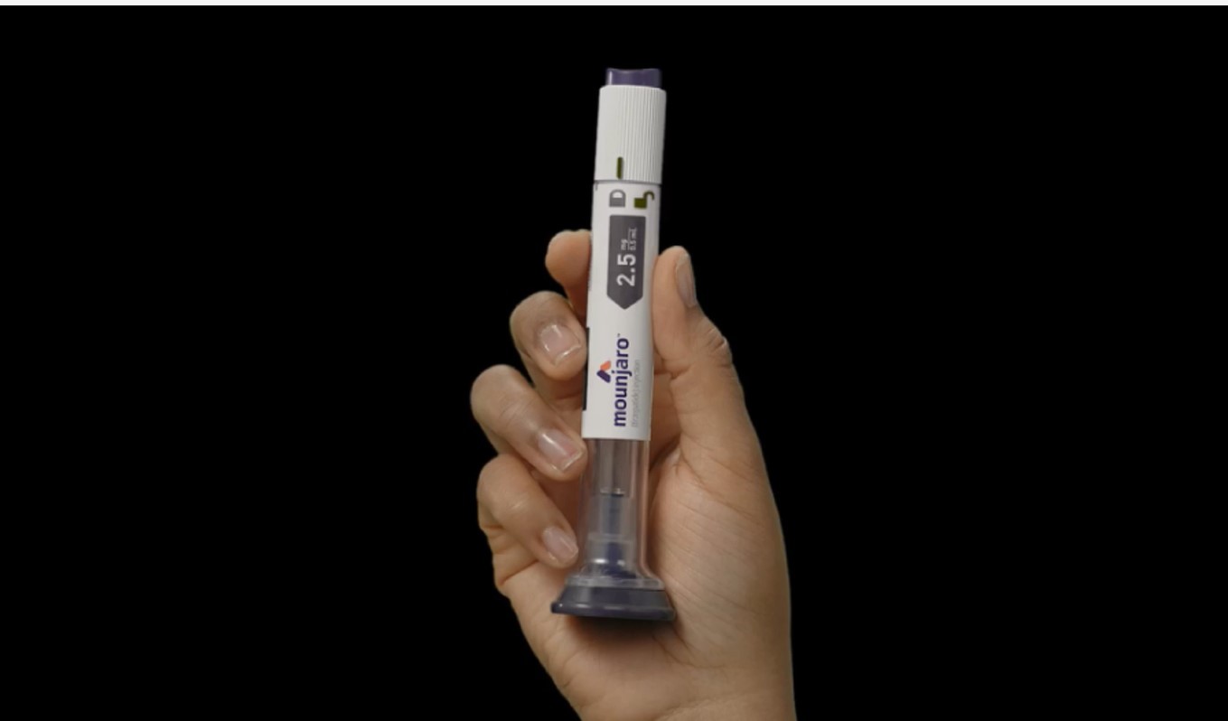 Fabricante do Mounjaro, Eli Lilly se torna a primeira farmacêutica a alcançar US$ 1 trilhão em valor de mercado