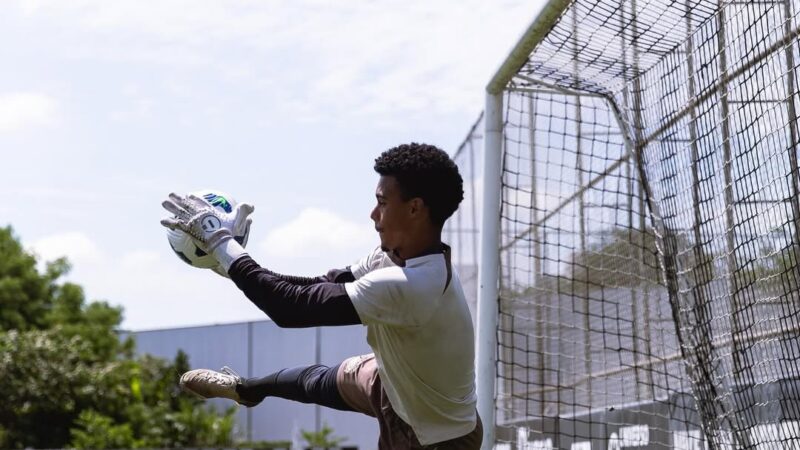 Corinthians renova com trio da base e estipula multas milionárias; veja detalhes