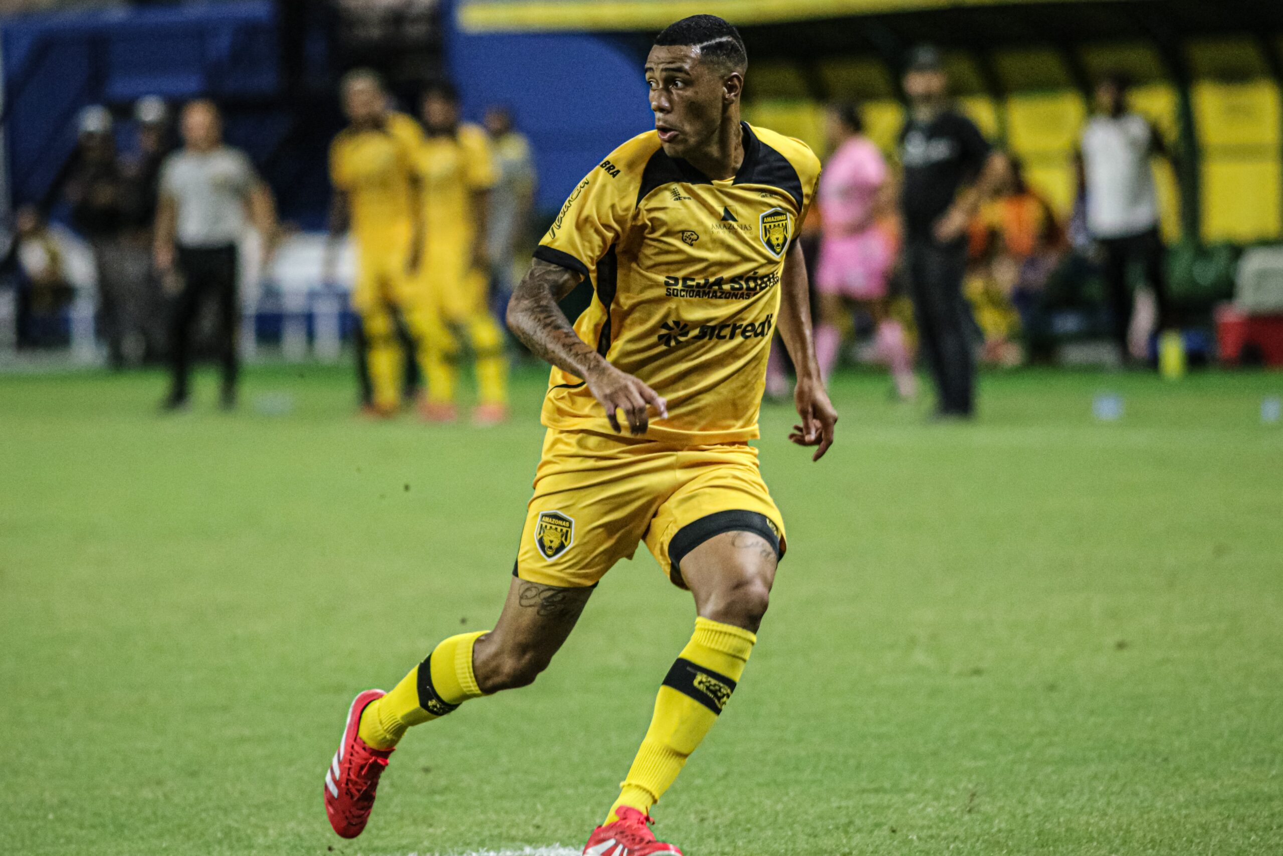 Alyson volta a sorrir, supera lesão, celebra renovação e mira retorno em 2026: “Recomeçar mais forte”