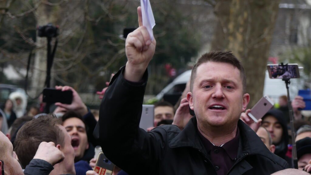 Tommy Robinson é absolvido de acusação de terrorismo e agradece Elon Musk por apoio