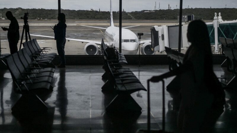 Venezuela revoga licenças de companhias aéreas que suspenderam voos no país; Gol e Latam são afetadas