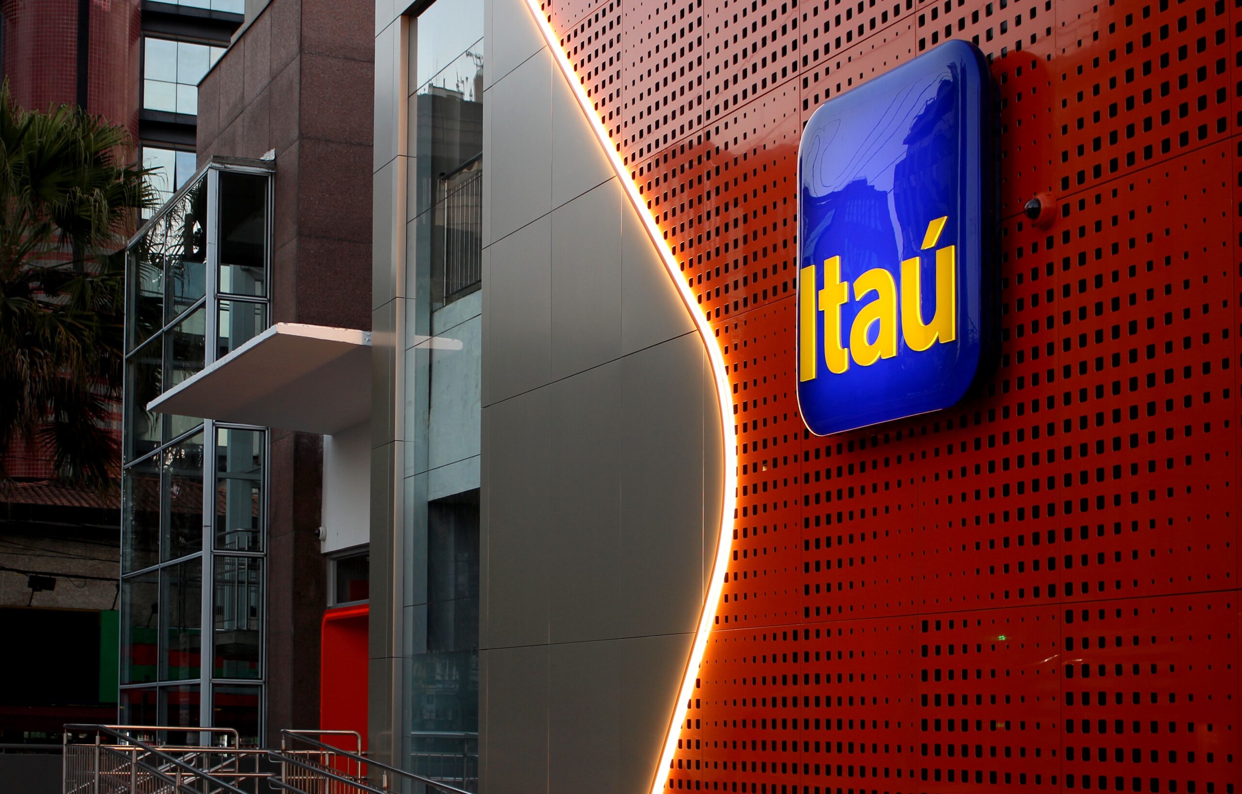 Itaú Unibanco vai pagar R$ 23,4 bilhões em dividendos e juros sobre capital próprio