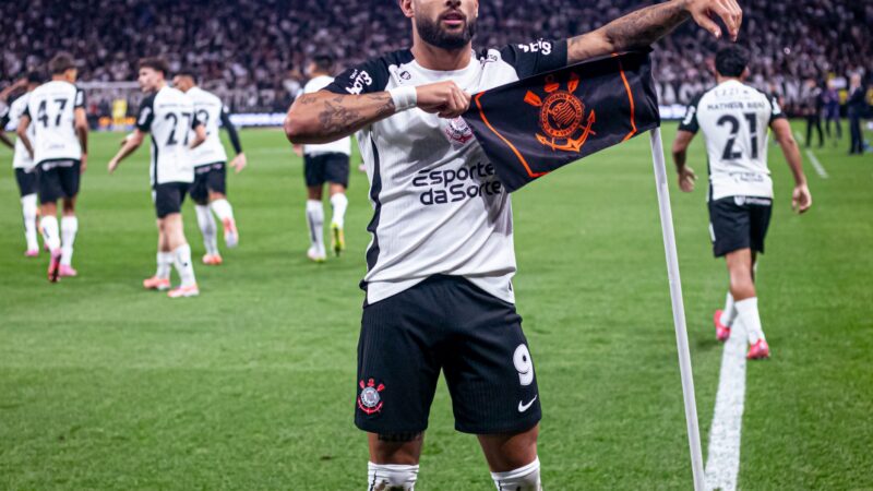 Yuri Alberto iguala Sócrates e vira terceiro maior artilheiro do Corinthians em Brasileirão
