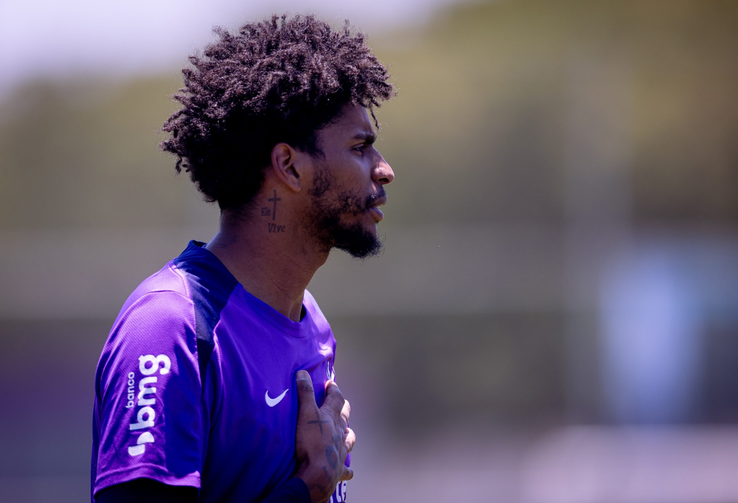 Hugo Souza treina e deve reforçar o Corinthians contra o Botafogo; Memphis segue em tratamento