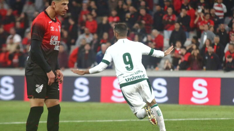 Perto do acesso, Goiás tem terceira melhor campanha como visitante na Série B