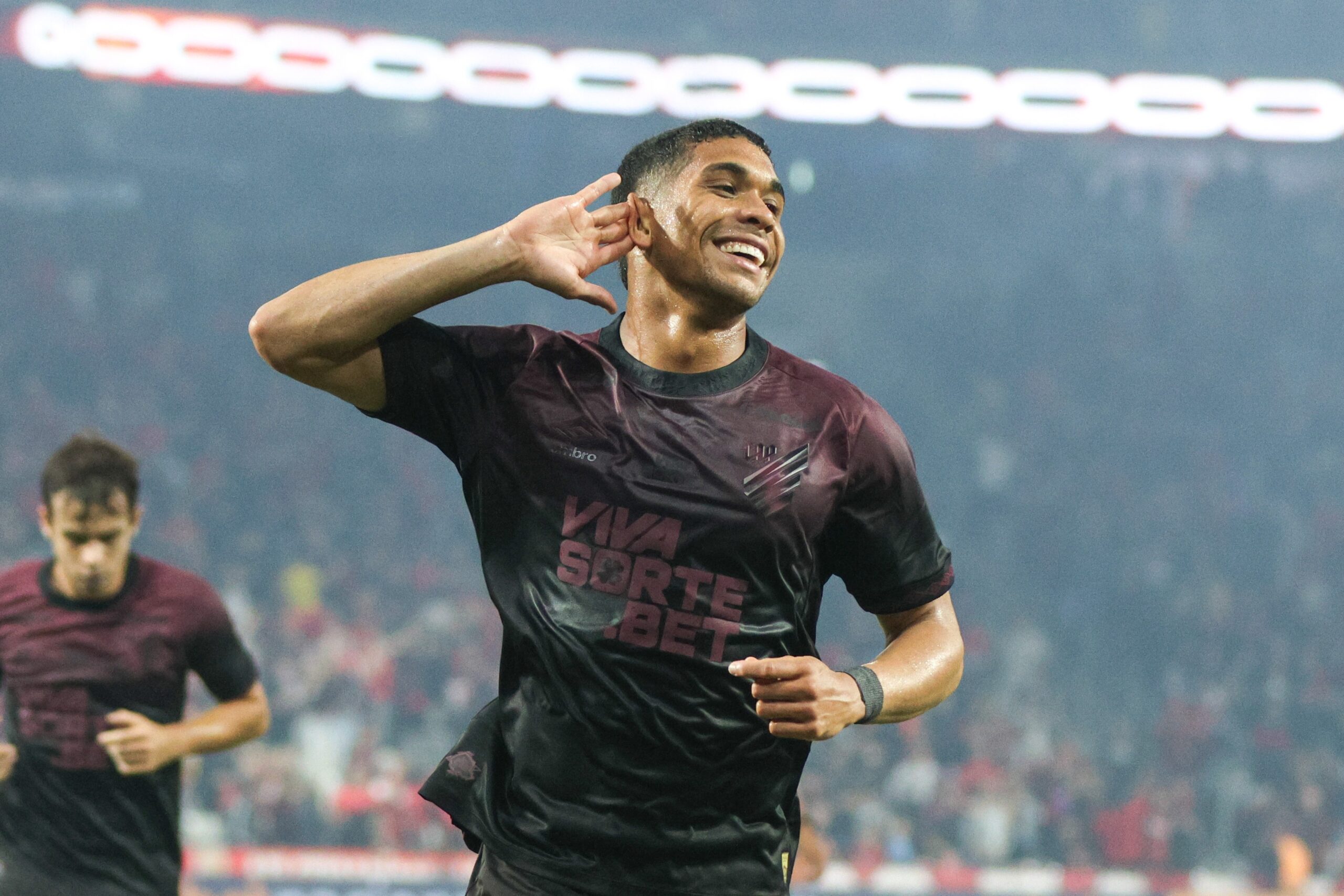 Em alta no Athletico, Julimar repete roteiro de 2024 e vira peça importante em reta decisiva