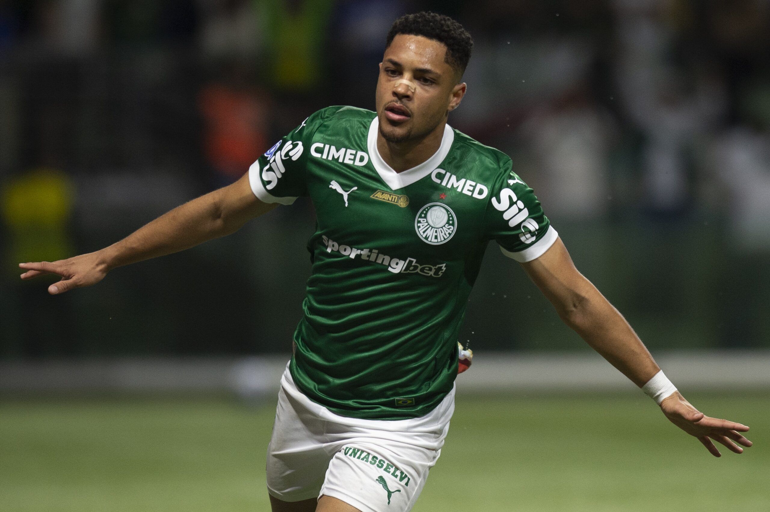 Vitor Roque corresponde, e Especialista Digital supera Mais escalados na rodada #32 do Cartola