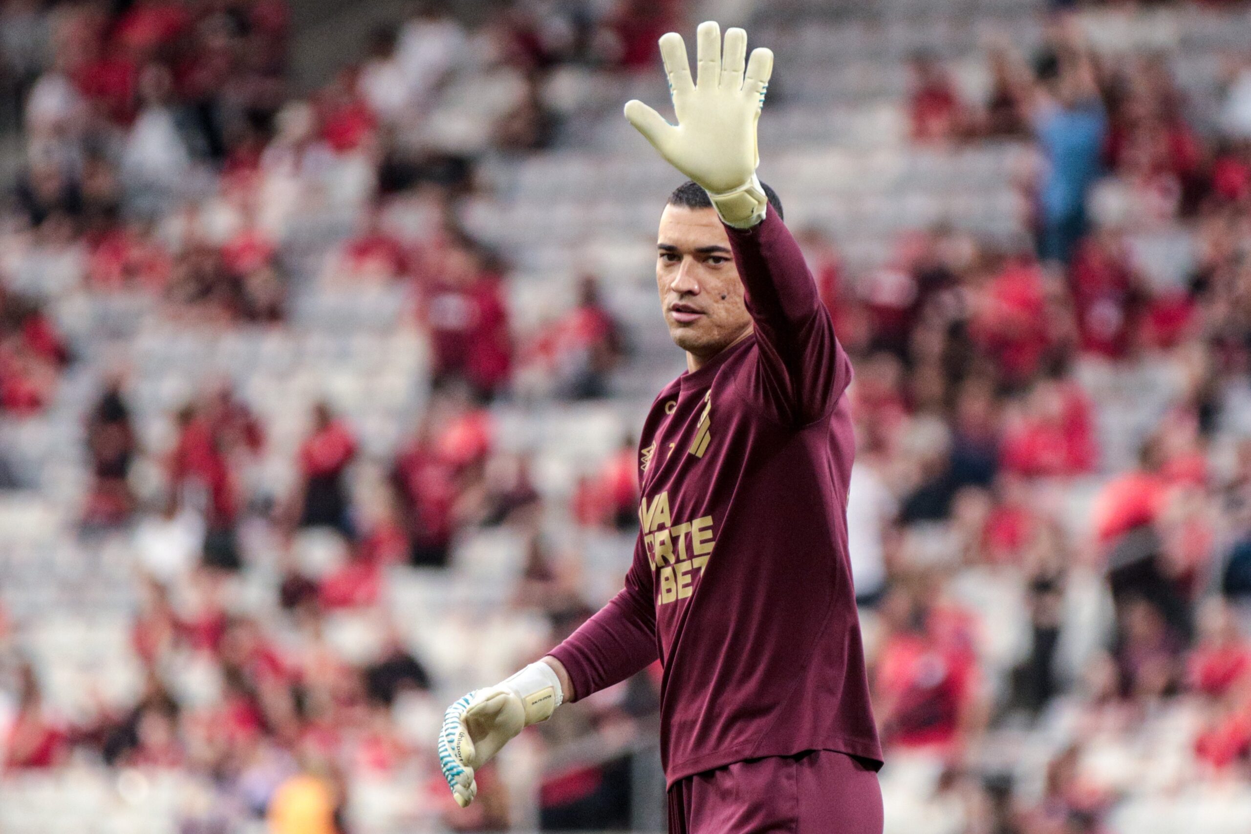 Ex-Flamengo, Santos ressurge no Athletico e vive novo momento emblemático com o acesso