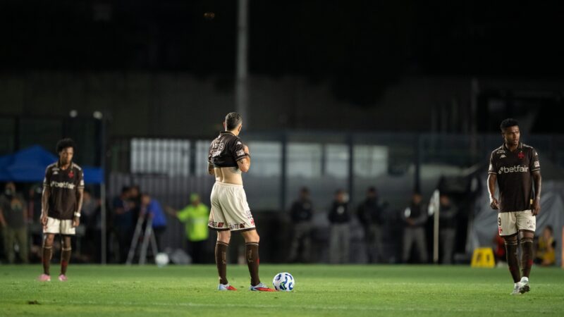 Seis chutes no gol em três jogos: pobreza ofensiva ajuda a explicar a fase ruim do Vasco no Brasileirão