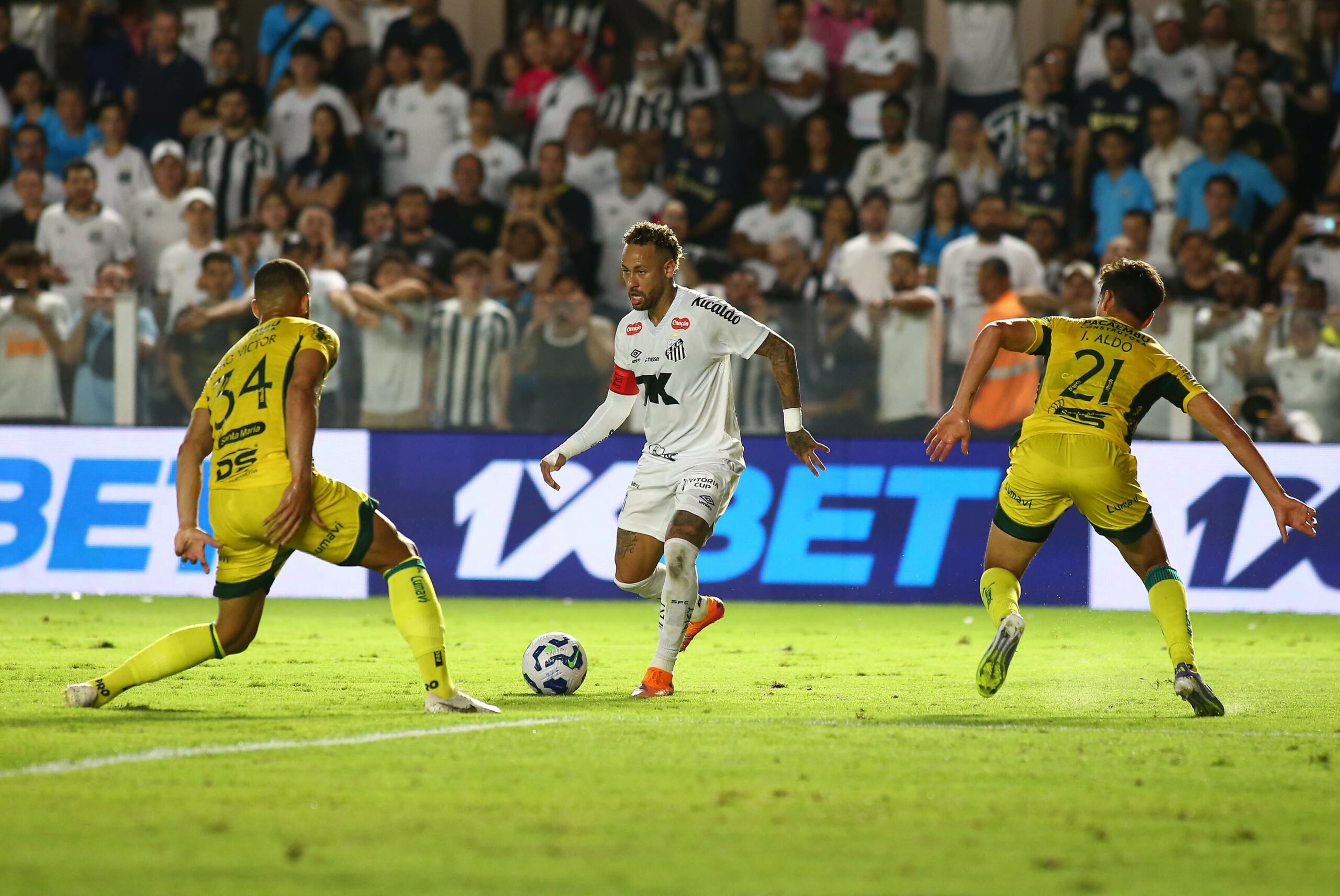 Neymar pede desculpas por pênalti cometido em empate do Santos: “A luta não para”