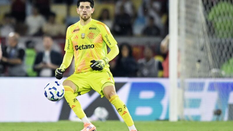 Após falha, Rossi lamenta derrota do Flamengo no clássico contra o Fluminense: “Assumo meu erro”