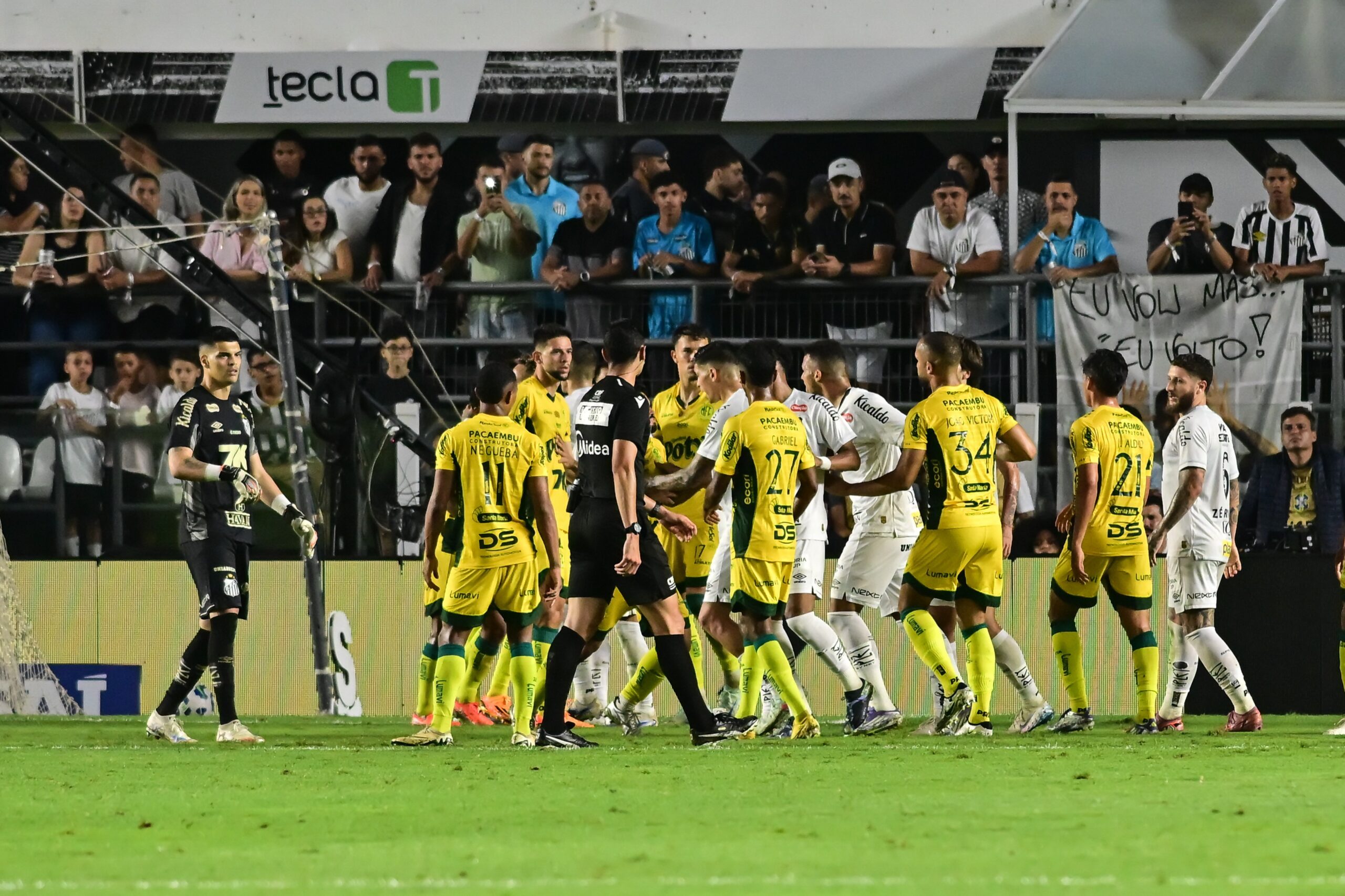 Zé Ivaldo leva terceiro amarelo e desfalca Santos contra o Inter