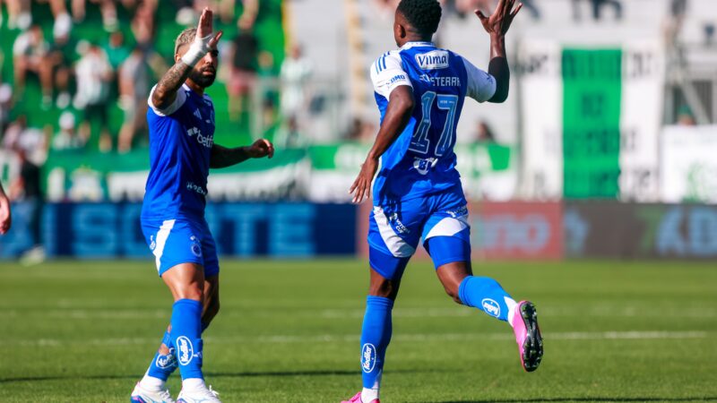 Análise: Cruzeiro reage em dia atípico da defesa e desperdiça brechas da rodada por título e Libertadores