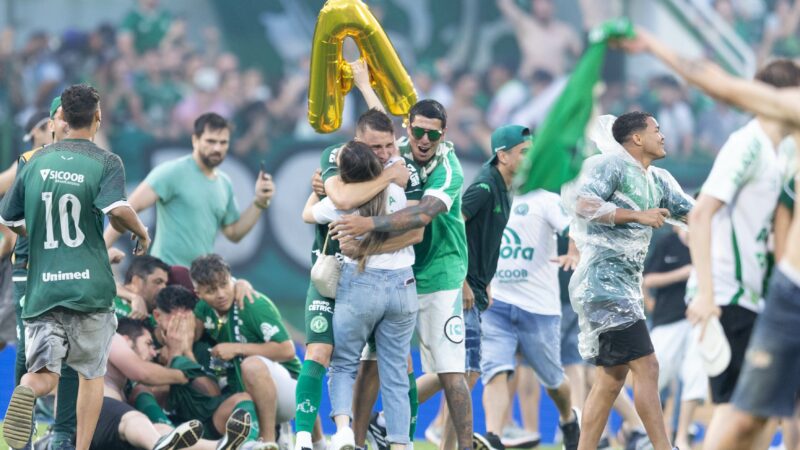 “Uh é Série A”: Veja a comemoração do acesso da Chape à elite nacional
