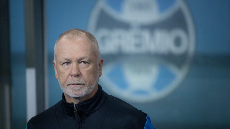 Mano vive incerteza de continuidade no Grêmio a dois jogos do fim da temporada