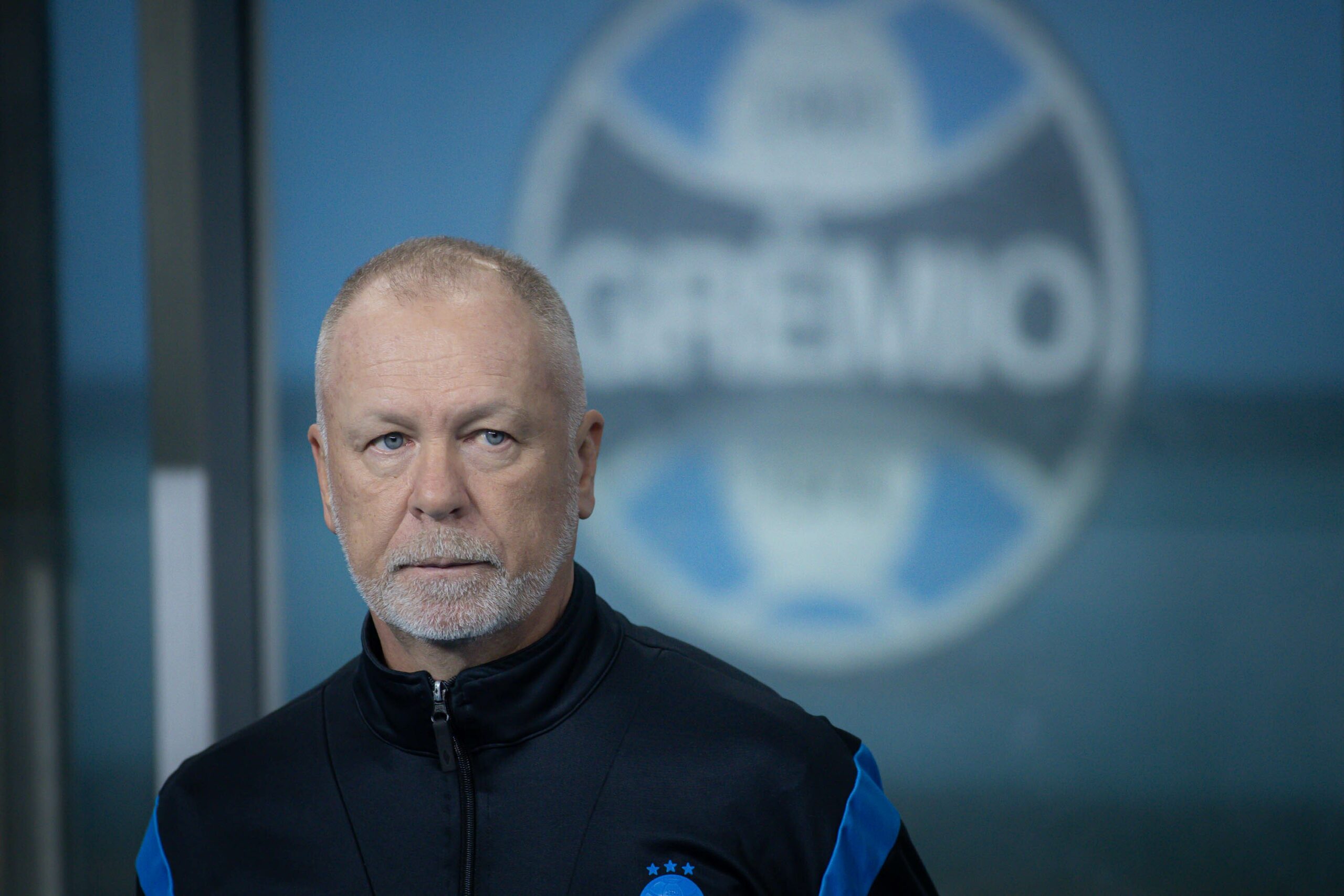Mano vive incerteza de continuidade no Grêmio a dois jogos do fim da temporada