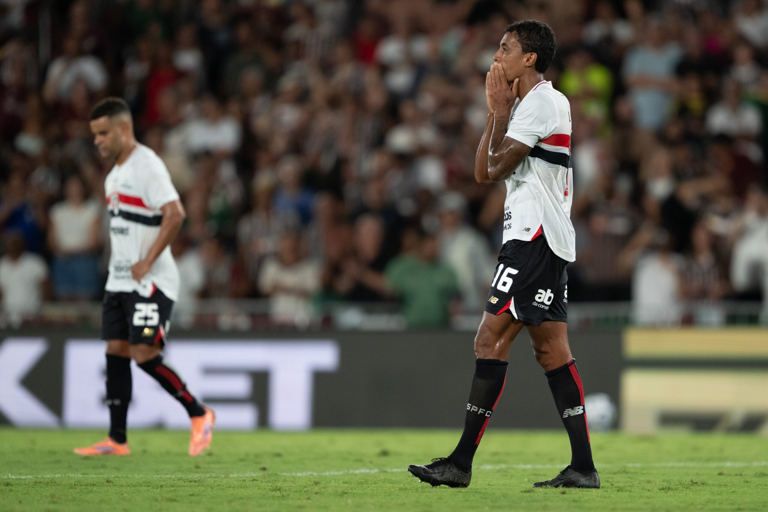 Luiz Gustavo desabafa e cobra diretoria do São Paulo: “As pessoas têm que assumir responsabilidade”