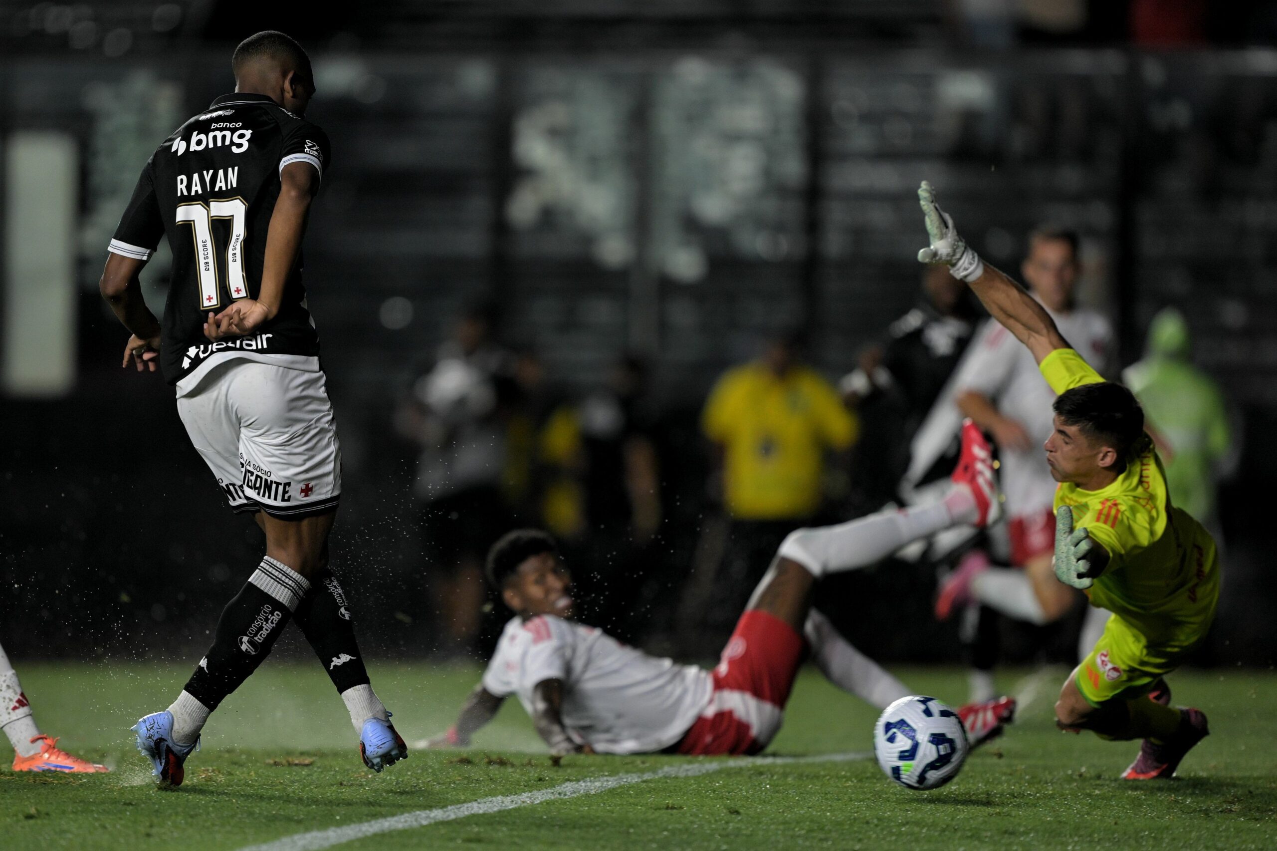 Análise: Inter está moralmente rebaixado e mística vira tábua de salvação por milagre