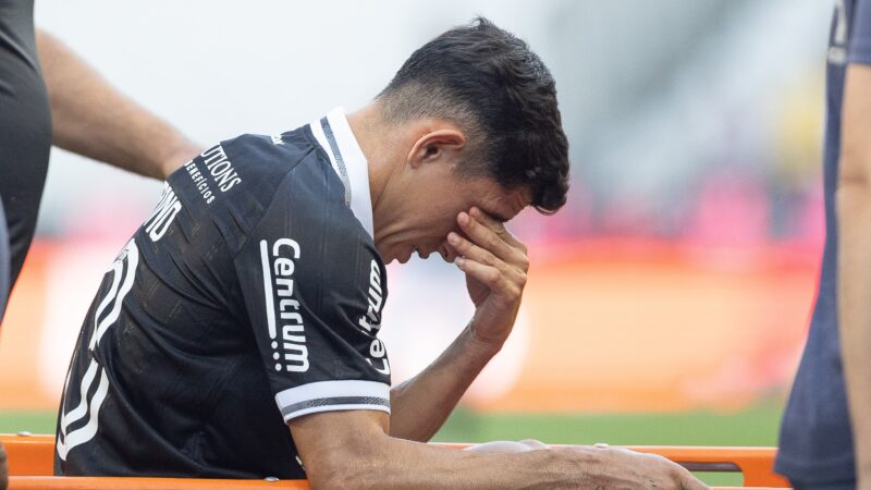 Savarino sente dores na coxa e é substituído no primeiro tempo de Corinthians x Botafogo