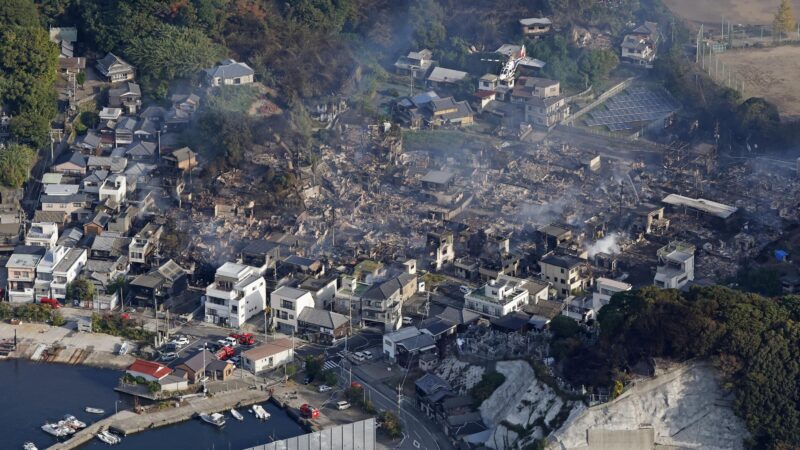 Imagens de satélite mostram os estragos causados ​​pelo maior incêndio no Japão em quase 50 anos