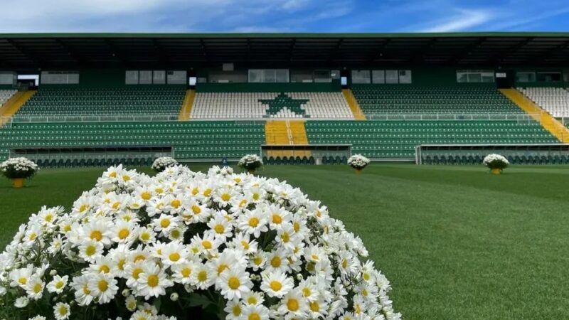 Nove anos após acidente aéreo, Chapecoense se mobiliza para homenagens durante reconstrução