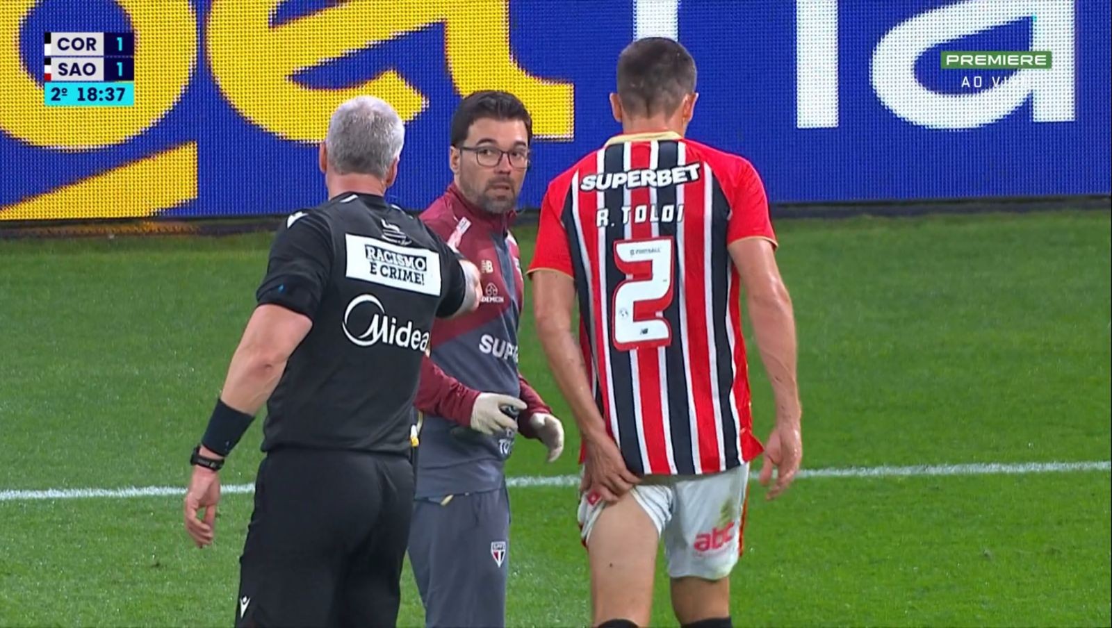 Rafael Tolói sente dores na coxa, e substituído e pode aumentar lista de desfalques do São Paulo