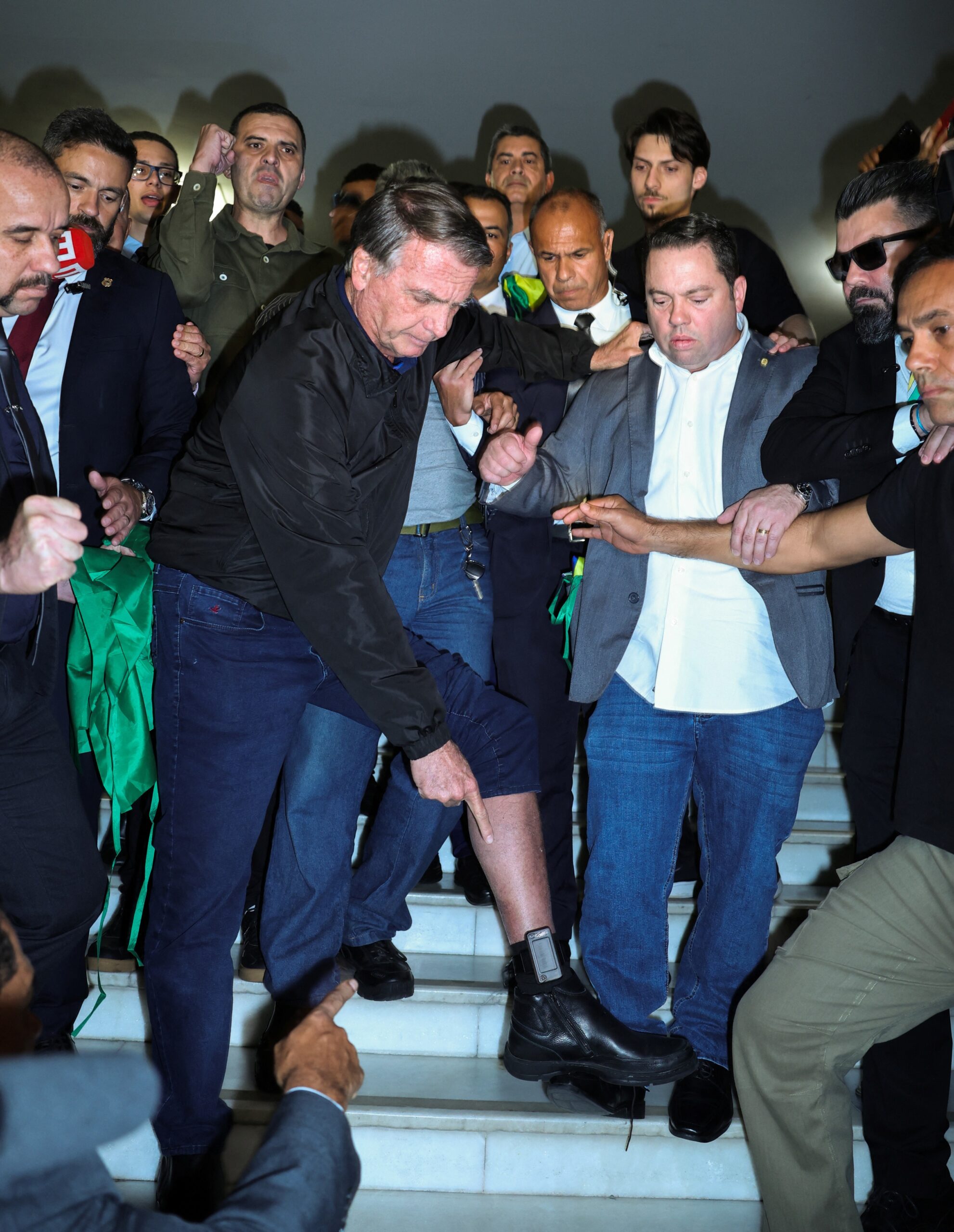 PF tem informação de que interrupção em tornozeleira de Bolsonaro não foi falta de bateria