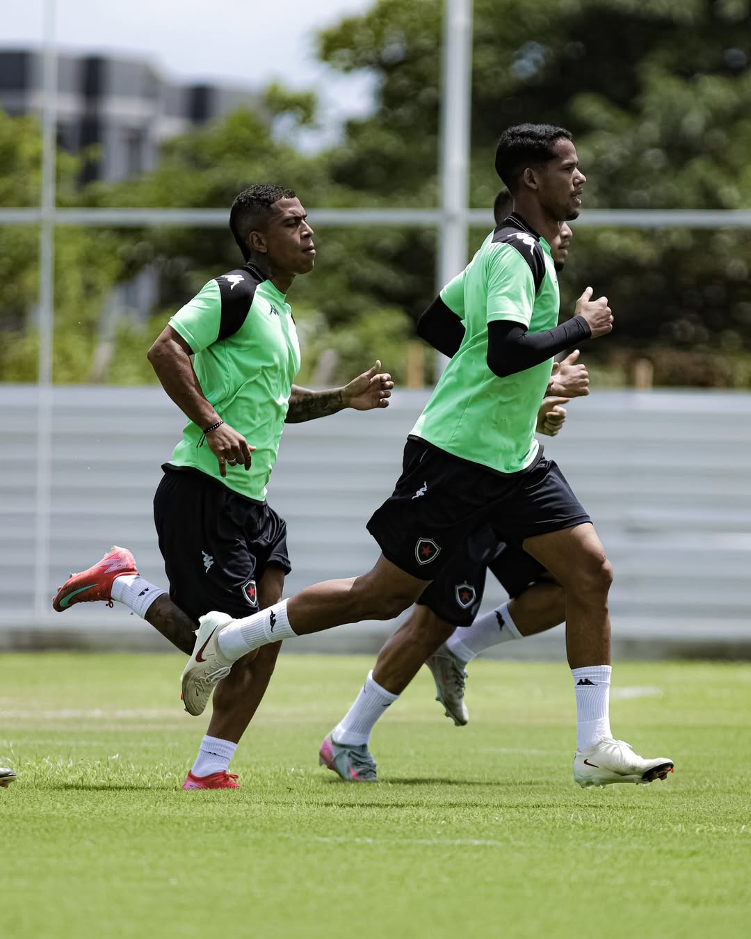 Breyner Camilo e Dhônata Tavares se apresentam e iniciam pré-temporada no Botafogo-PB