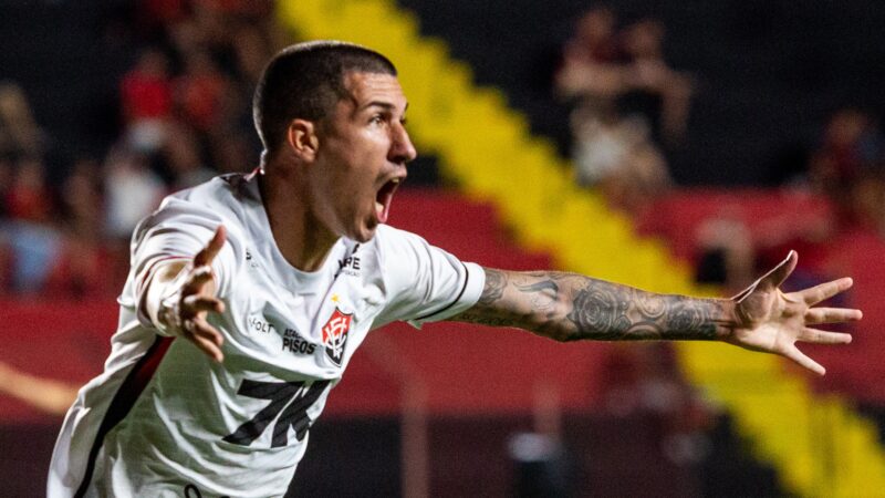 Cantalapiedra muda de status após a chegada de Jair Ventura no Vitória e assume protagonismo