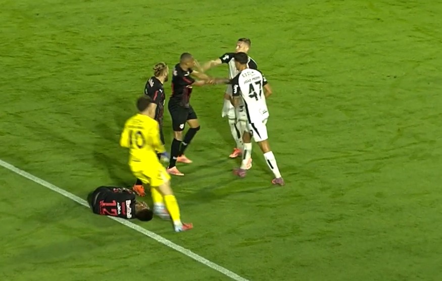 Charles, do Corinthians, é denunciado no STJD por expulsão contra o Red Bull Bragantino