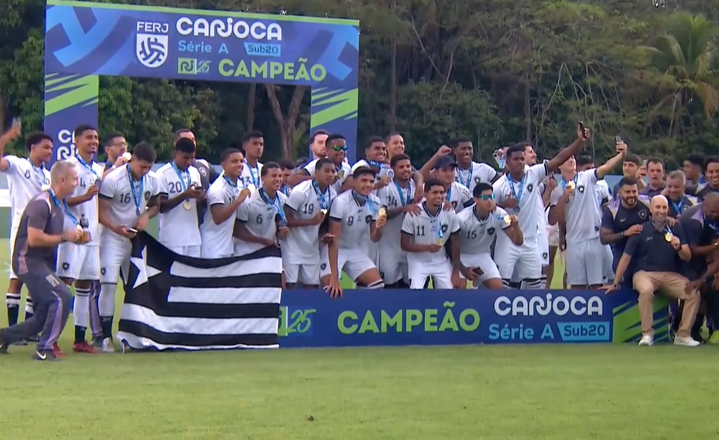 Título do Botafogo sobre o Vasco no Carioca sub-20 termina com briga generalizada; veja vídeo