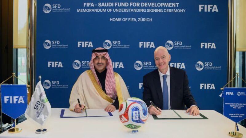 Arábia Saudita promete R$ 5,4 bilhões de investimento no futebol em parceria com a Fifa