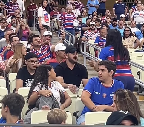 Torcedora do Fortaleza é punida por hostilizar torcedores do Flamengo