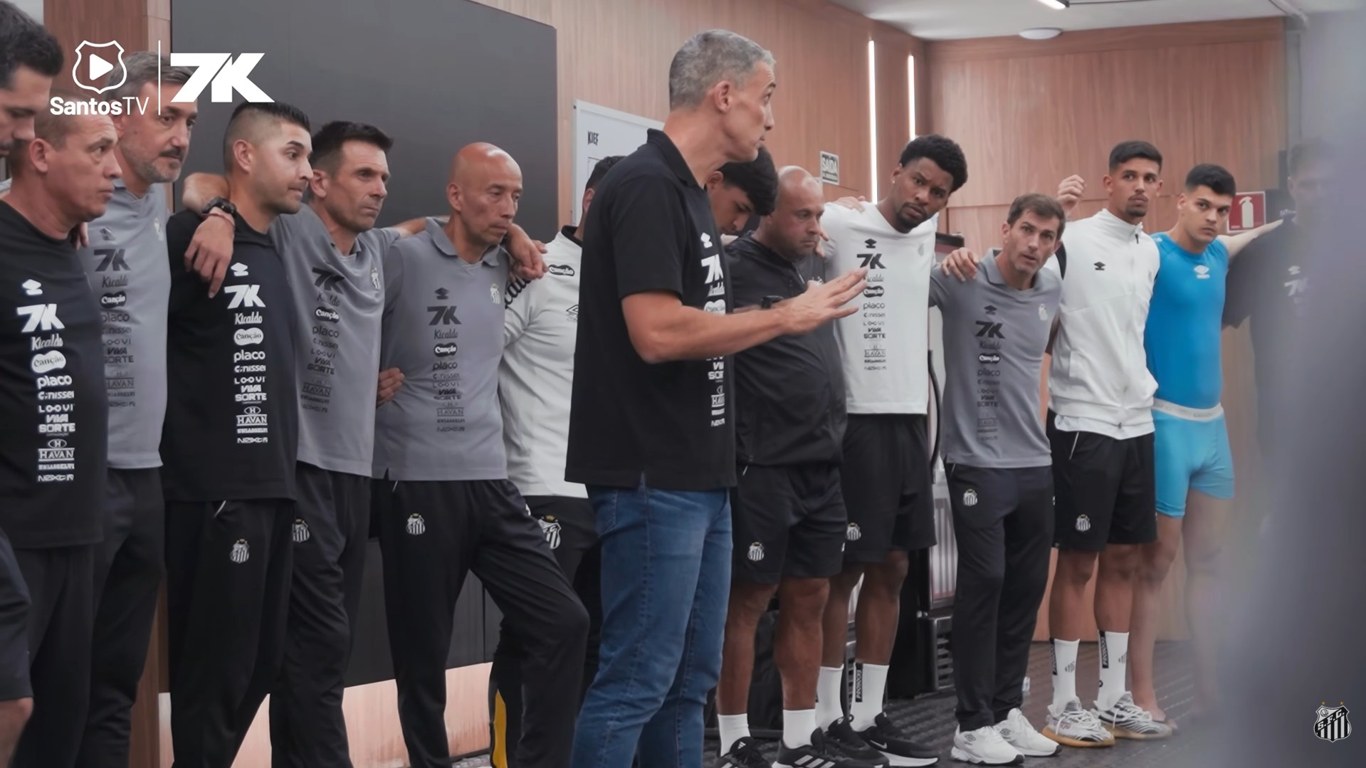 Bastidores do Santos tem cobrança de Vojvoda após vitória: “Objetivo ainda não está cumprido”