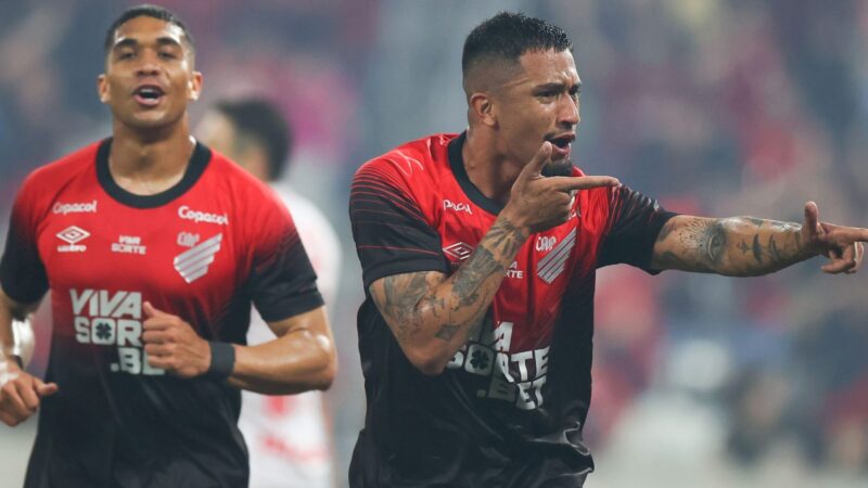 Decisivo no Athletico, Peixoto vai de entregador de hambúrguer ao acesso à Série A em cinco anos